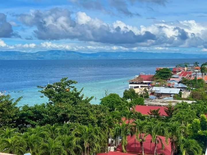 Strandhaus Condotel Moalboal Exterior photo